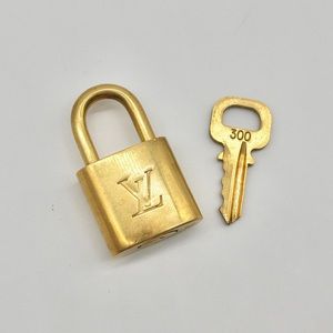 🍑LV Key and Lock
